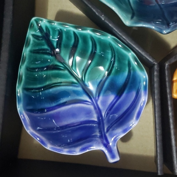 Japan the art of tableware utsuwa-no-yakata Handpaint Leaf Shape Sauce Dish - Picture 3 of 9